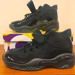 Men’s NIKE air zoom Turf Berry sanders size 10